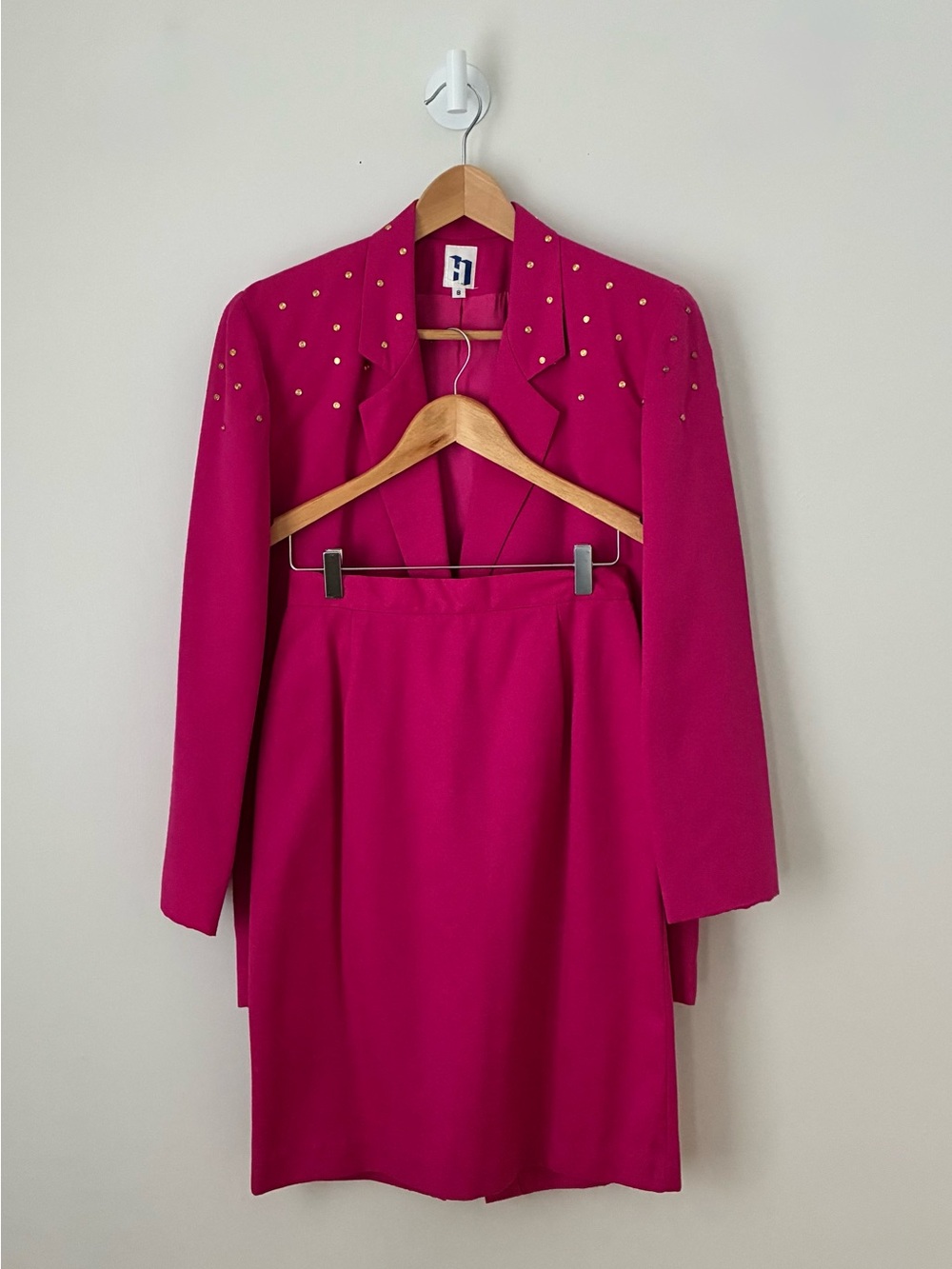 Vintage Fuscia Halston Wool Studded Jacket w/ Matching Skirt Size 8 Made in USA - Picture 9 of 9